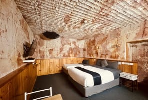 MULTI-AWARD WINNING UNDERGROUND MOTEL IN COOBER PEDY | Resort Brokers ID : FH009333