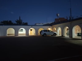 Radekas Downunder Motel