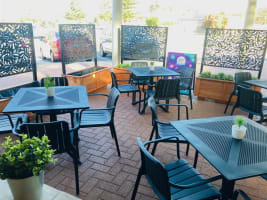 CHARMING ESTABLISHED CAFE FOR SALE