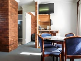 Qog7986u1jbjlylfj394