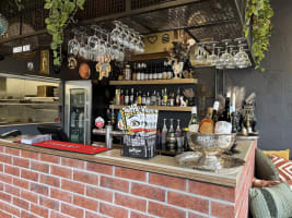 CAFE/TAKE AWAY  - TAKING $10,000PW.  AS NEW. RENT $850PW.  NO CHEFS. ALL JUNIORS.