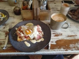 Tanash Coffee and Waffles – San Remo