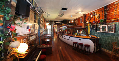 POPULAR LOCAL BAR IN WEALTHY SUBURB