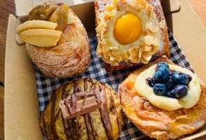 Profitable Small-Batch Bakery/Cake/Cafe Tkg.$15,000 p/w! (Our Ref: V2094)