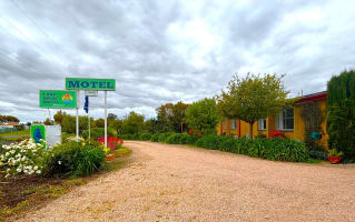 UNDER OFFER - Lake Bolac Motel - 1P0565