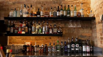 Nixie Nox - The Smallest Pub In Richmond