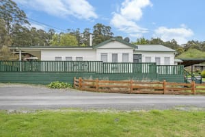 FHGC Tasmanian Accommodation A1 Presentation Spectacular Views 10%ROI 6 Cabins 2 Houses 2 Titles