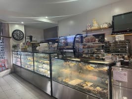 Ref: 2994: Coffee & Cakes, South