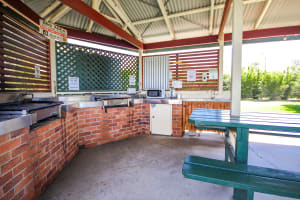 LEASEHOLD TOURIST PARK WITHIN 2HRS OF BRISBANE, PRISTINE CONDITION - 857CPL