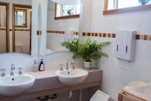 FULLY LICENSED CAFE, HEAVY TOURIST AREA IN HEYFIELD.