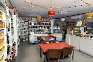 UNDER CONTRACT - King Valley Popcorn Cafe & Ice Creamery, Glenrowan - 1P0571
