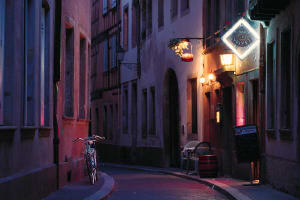 Nightclub. Brisbane's Entertainment Precinct - Option to also buy the freehold. Exclusive Listing