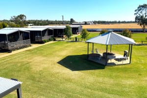 FREEHOLD - Darlington Point Accommodation Village NSW - 1P0363