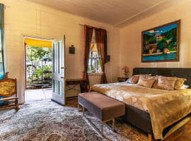 HISTORIC ROBBIE BURNS HOTEL   -  SOUTH COAST- LEASEHOLD