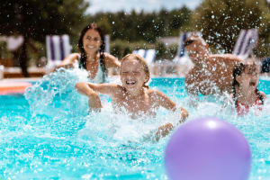 POOL AND SPA SERVICE IN BUSY NORTHERN SUBURBS - PERTH
