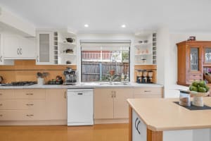 Prime Location Residence with Income or 3 BnB lets (stca) or Health Professional Rooms