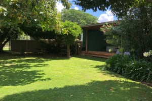 FREEHOLD - Whorouly Hotel, VIC - 1P0573