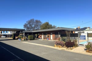 UNDER OFFER - Nicholas Royal Motel, Hay NSW - 1P0535