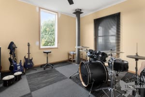 EXTRAORDINARY OPPORTUNITY RENOVATED 10 ROOM HOTEL & RESTAURANT, BAR & BOTTLESHOP