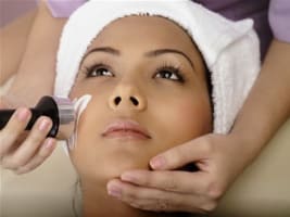 MAROOCHYDORE BEAUTY SALON.  SELLING AT A MODEST WIWO BASIS - BE QUICK!