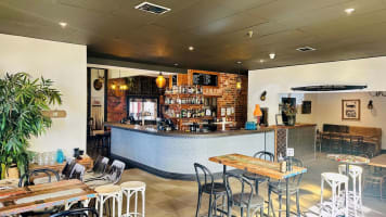 Award-Winning Farmers Arms Hotel – Creswick