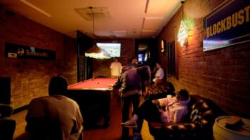 NEW PRICE - ​MUST BE SOLD - FLY LIE BAR – KEW