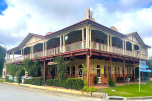 FREEHOLD - Royal Hotel, Adelong NSW - 1P0607
