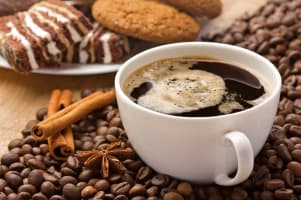 Fully Equipped Cafe - Low Rent, High Foot Traffic [2412131]