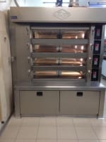 Italian Bakery/Cafe' in prominent position