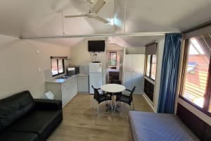 Coastal Caravan Park - island views and  just a short stroll to the town centre and beachfront