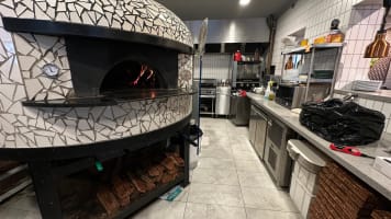 Italian Pizzeria Pizza Restaurant in St Kilda, Great Set up!