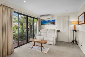 Prime Location Residence with Income or 3 BnB lets (stca) or Health Professional Rooms