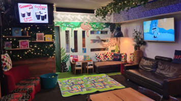 Missing Gorilla - A spacious family friendly pub and live music venue.