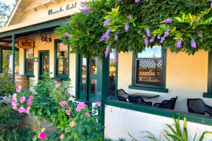 FREEHOLD - Whorouly Hotel, VIC - 1P0573