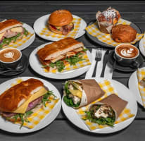 DAY TRADE CAFE
in affluent location with CHEAP RENT