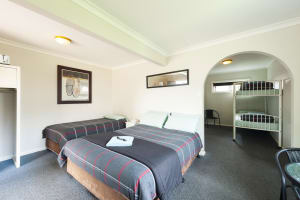 UNDER CONTRACT - Glenrowan Kelly Country Motel, VIC - 1P0529