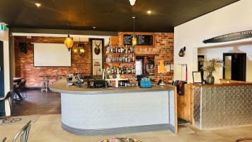Award-Winning Farmers Arms Hotel – Creswick