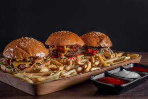 Busy Burger Takeaway with 15k Weekly Sales, New Fit-out [2509141]