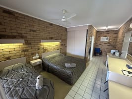 MODERN WESTERN QLD LEASEHOLD MOTEL OPPORTUNITY - 1941ML