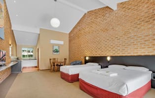 FREEHOLD - Bright On Track, Bright VIC - 1P0583