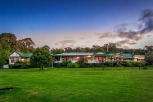 Rare Freehold Coastal Lodge - Boutique Accommodation
