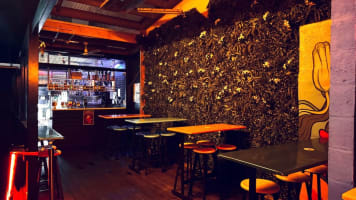 Heroes Bar