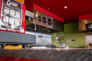 High-Traffic Shopping Centre Pizzeria – Strong Sales, Fully Fitted Out