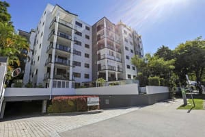 $720K+ Net - established permanent portfolio in Kangaroo Point | Resort Brokers ID : MR009403