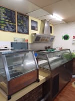 Thriving 6 Day Trading Lunch Bar For Sale