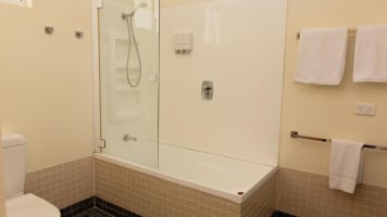 UNDER CONTRACT - White Lace Motor Inn West Mackay