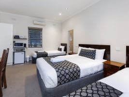 OUTSTANDING MONEY MAKER, WALK TO CBD WITH SIGNIFICANT UPSIDE - 1352MF