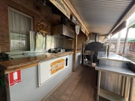 Flinders Rest Hotel - Main Highway 1 location - Freehold & Business