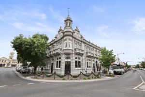 LEASEHOLD - Bull & Mouth Hotel Motel, Maryborough VIC - 1P0576