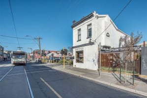 FABULOUS CAFE IN PRIME LOCATION, RICHMOND - CHEAP RENT INCLUDING UPSTAIRS RESIDE